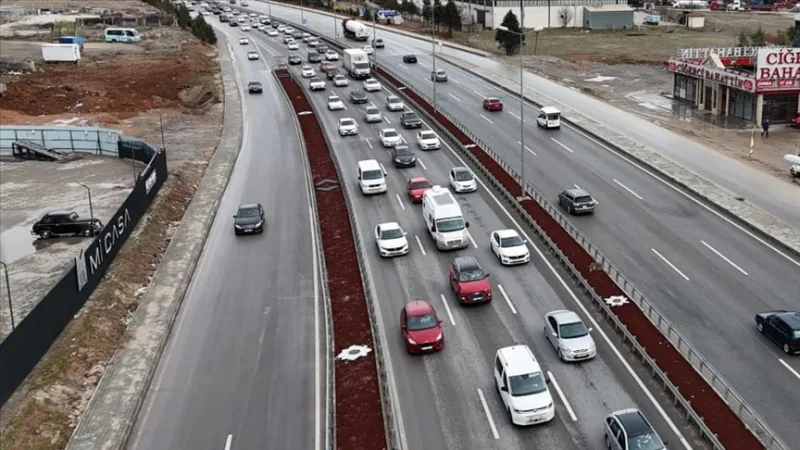 Quem regressava das férias do Bayram causou congestionamento de trânsito em Kırıkkale